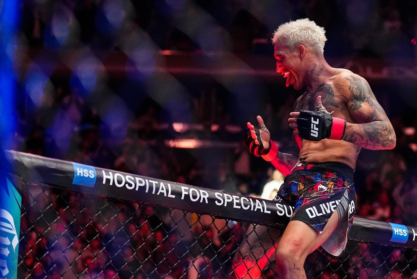 Charles Oliveira.