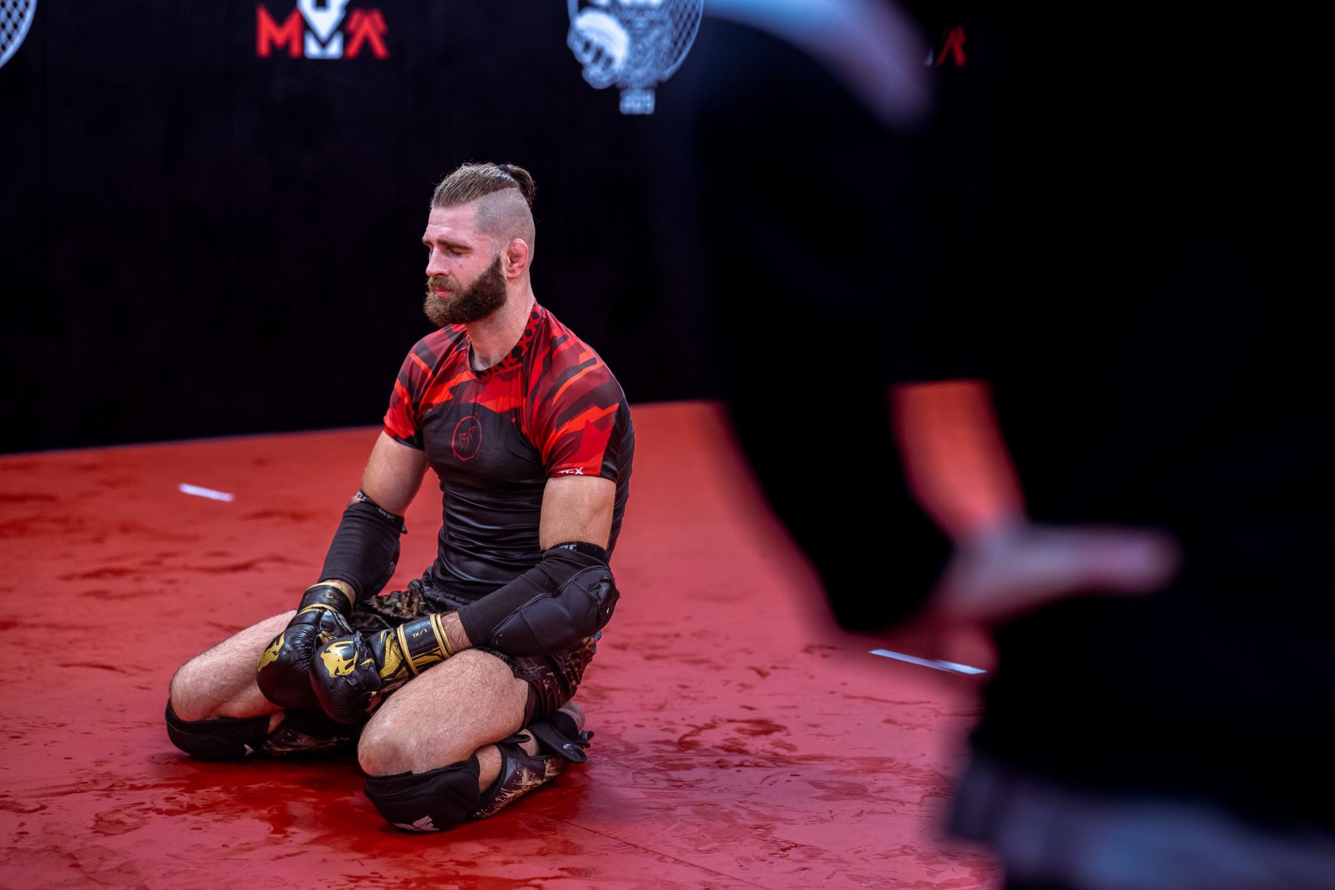 Podle šampiona UFC Procházka prohraje.
