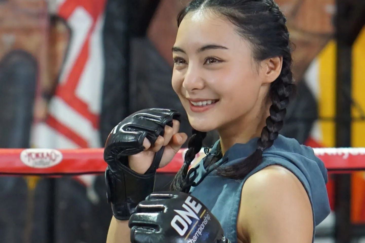 Rika Ishige si z organizace ONE FC odskočí do hotelu.