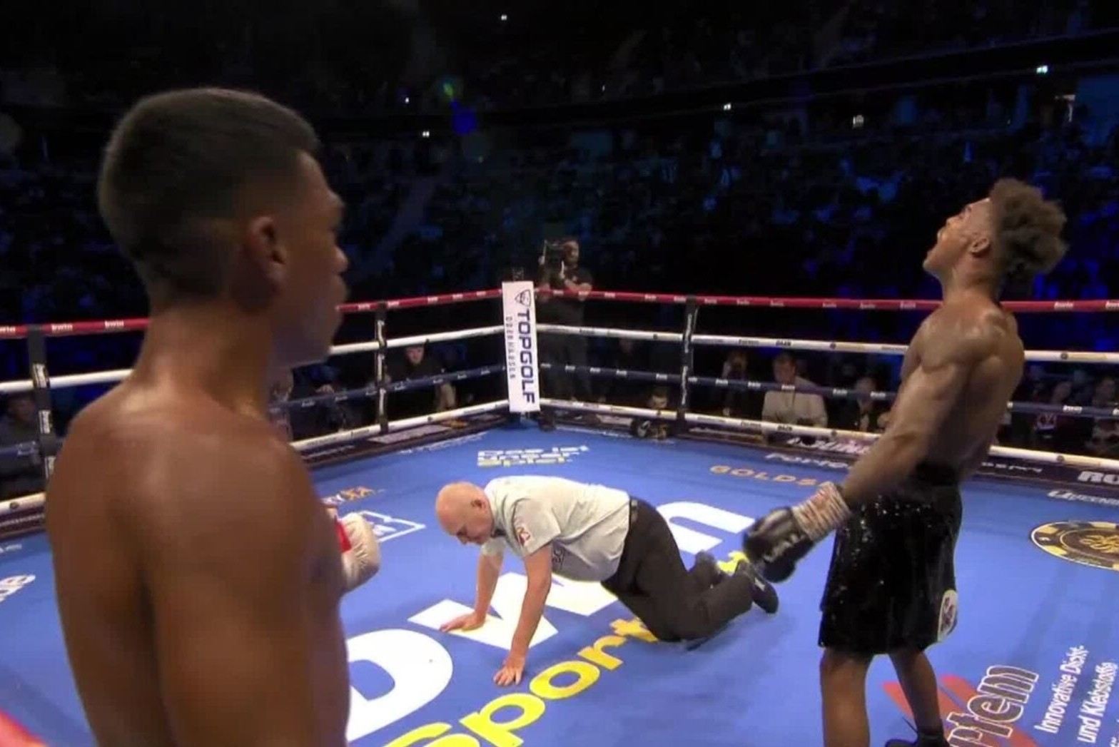 Kuriózní moment v ringu. 
