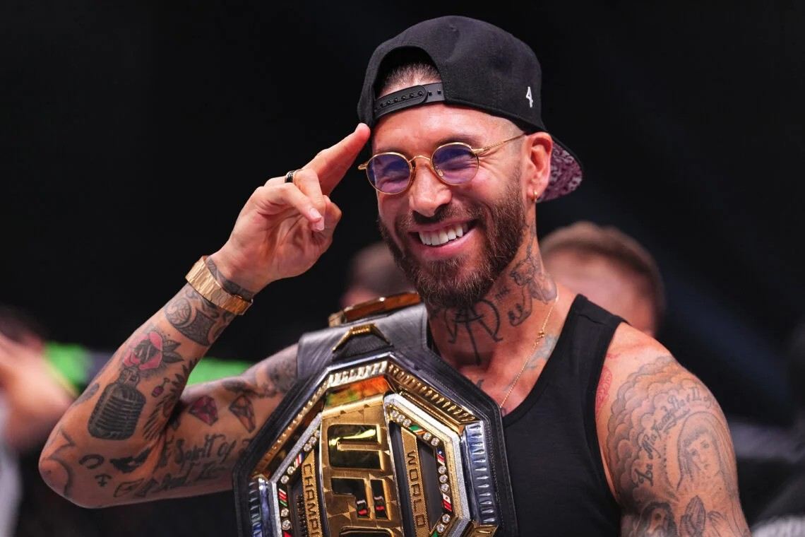 Sergio Ramos s mistrovským pásem UFC.