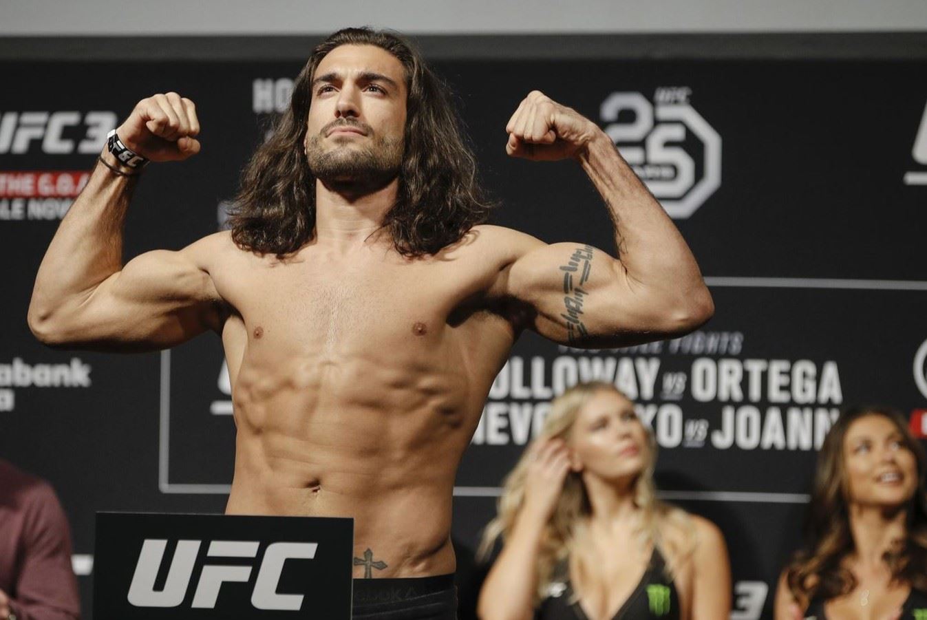 Bývalý bojovník UFC a vítěz The Ultimate Fighter Elias Theodorou zemřel.