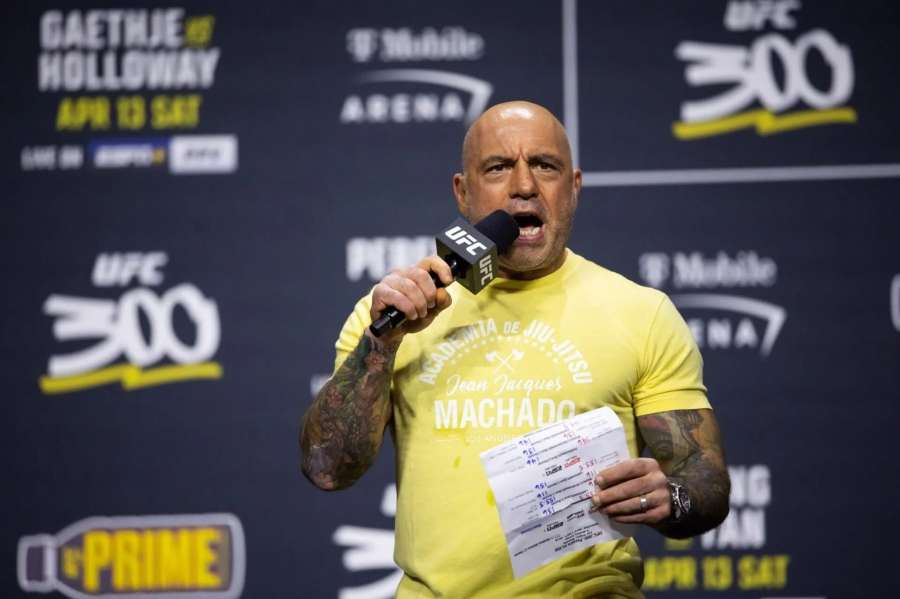 Legendární komentátor UFC udivuje. Jeho kopy připomínají rány bičem