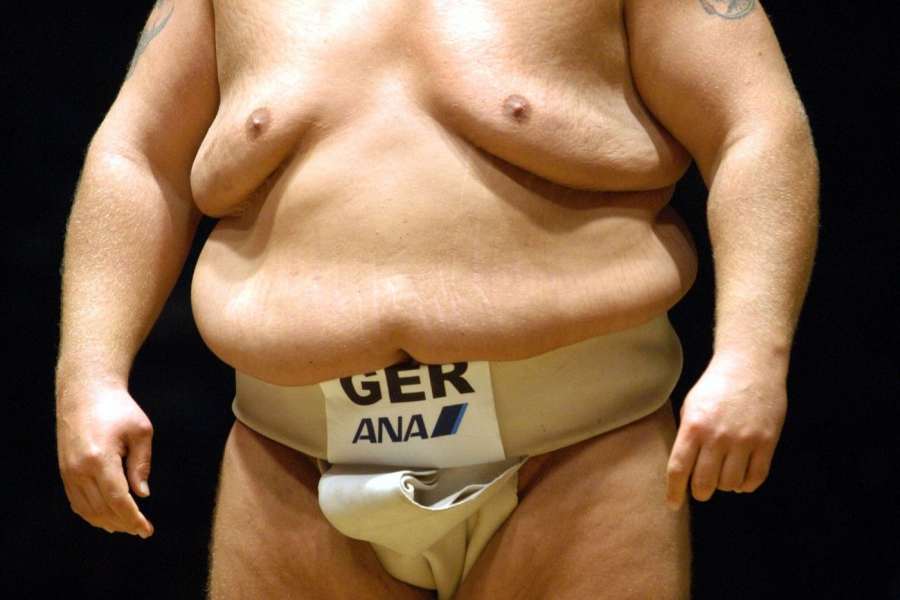 Zápasník sumo válcoval boxera v MMA. Klec málem nevydržela 