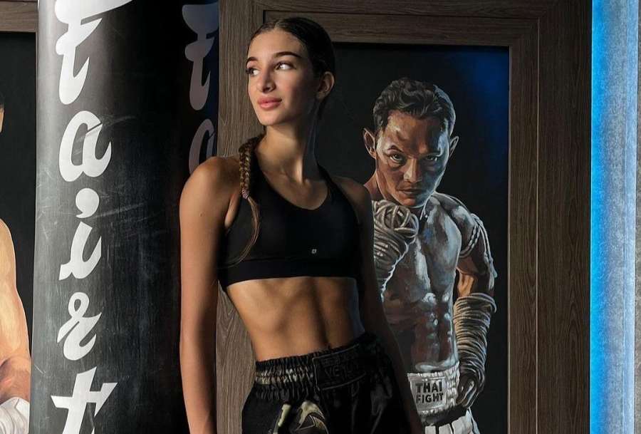 Ženy v RFA. Jedna se stříhala a svlékala, druhá jedla, třetí nejedla, nepila 