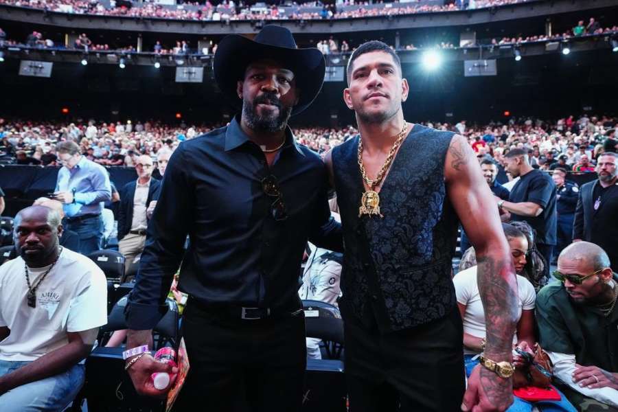 Pereira trénoval před Koloseem, pak vyzval Jonese k boji 