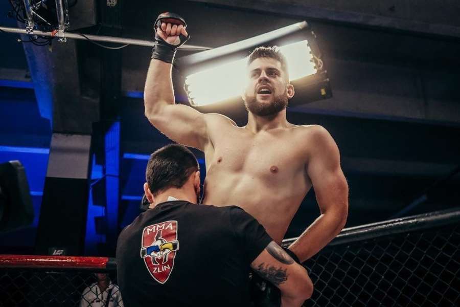 Alkohol i věž z cheeseburgerů. Oslavné závody o největšího divočáka RFA