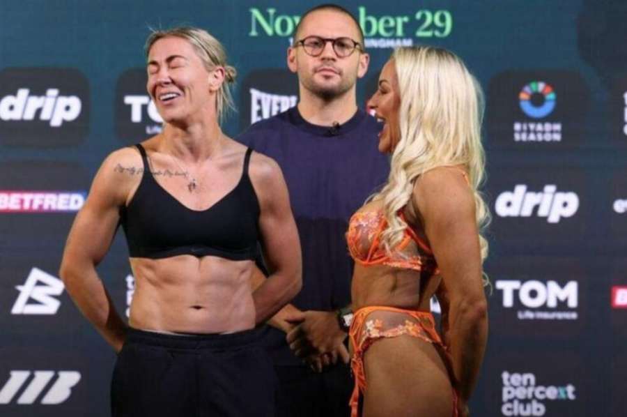 Podprsenka neudržela, co udržet měla. Boxerka se zmohla jen na smích