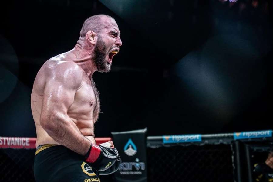 Muší váhy a potom obři. Titul v Oktagonu chce i slovenský bojovník