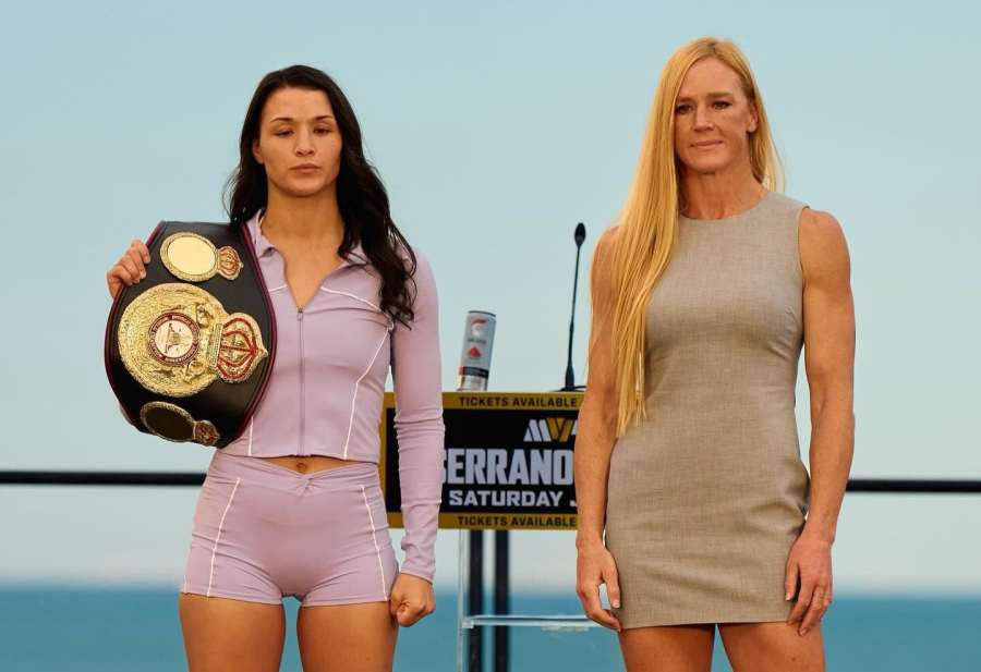 Bum a konec. Srážka hlav ukončila zápas v ringu