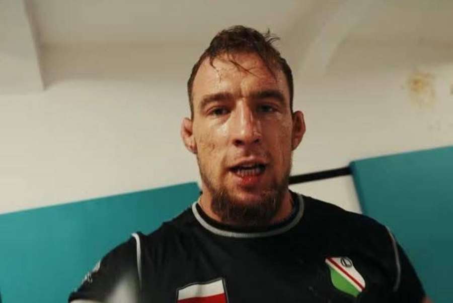 Na kemp přijel houkající sanitkou. Polského obra čeká debut v RFA