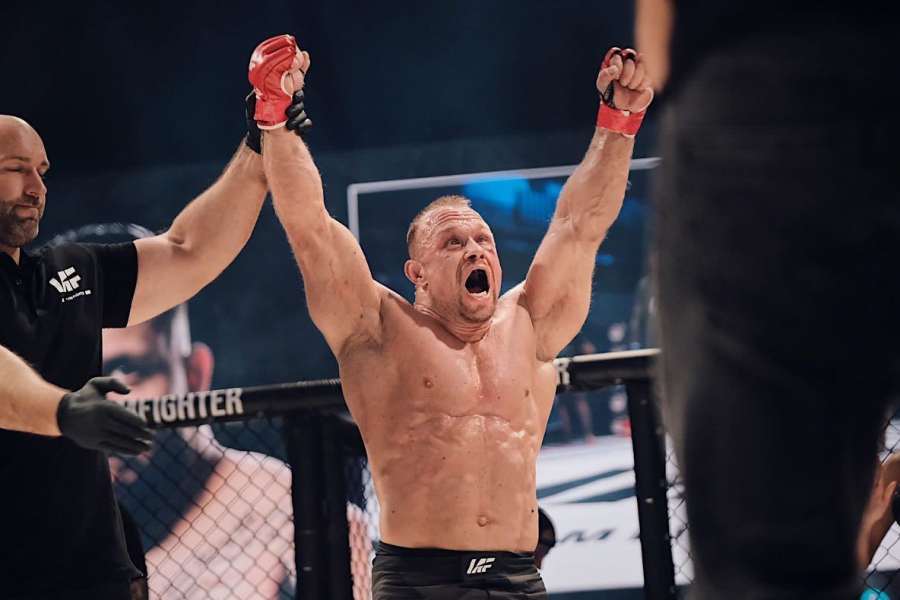 Grznár ve čtyřiceti letech utrpěl infarkt, vyloučil však souvislost s užíváním zakázaných látek