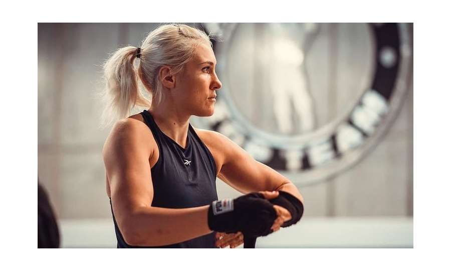 K nelibosti rodiny Ruska stále zápasí, podporu našla až po boku hvězdy UFC
