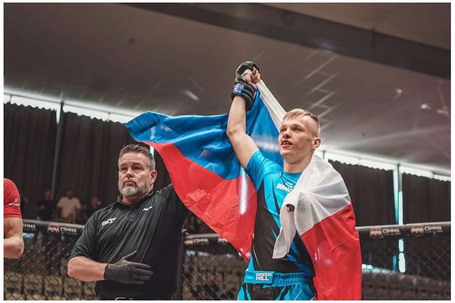 Peklo českého reprezentanta v kleci. Na čtyřikrát mu soupeř zlomil nos, přesto šel za výhrou