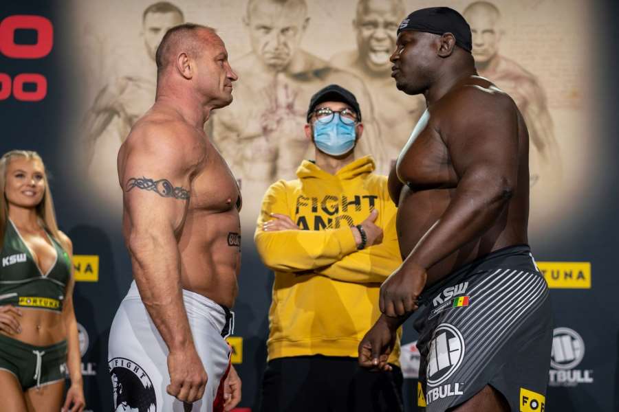  Řežba dvou obrů! Senegalec bude mít v boji se světovým silákem o 30 kilo víc