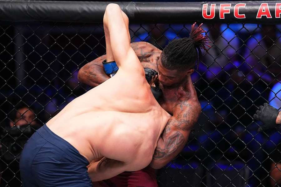 Kalich hořkosti. Jak prohrál Peňáz boj o UFC? Takto viděl 47 sekund trenér od klece