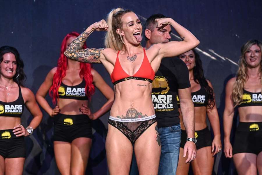 VIDEO: Tvrdá máma s kladivy. Boxem bez rukavic si jde za svými sny. Inspirace pro syny