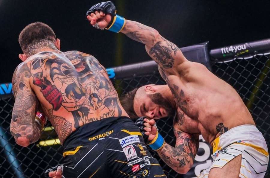 Zakázané koleno do hlavy. Za pár sekund TKO. Český fighter zažil velkou euforii na Oktagonu