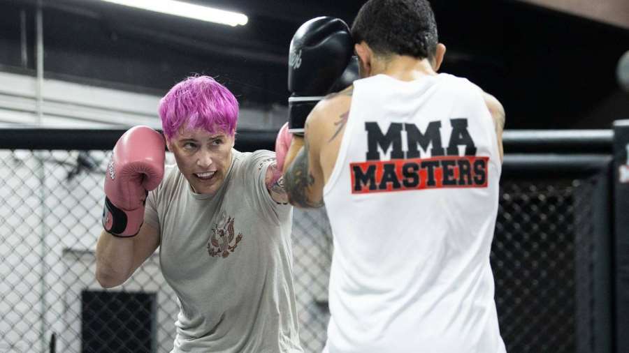 Bývalý člen speciálních sil bojoval jako transgender zápasnice. Vypadni z ženského MMA, zbabělče, ozval se bojovník UFC