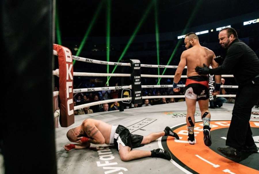 Já na bráchu, brácha na mě! Sourozenci z Ameriky prožili snový debut v boxu bez rukavic