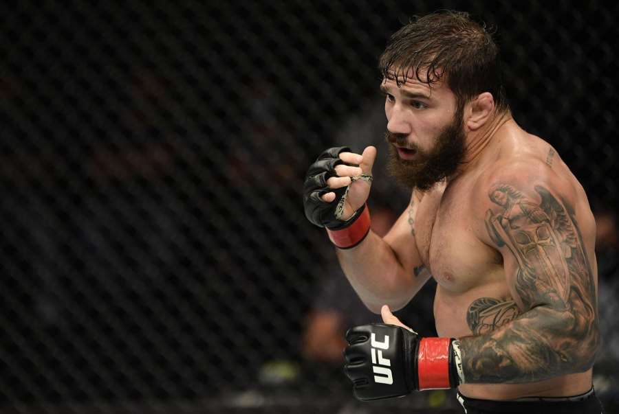 Z klece do uniformy. Z veterána UFC se stal strážce zákona
