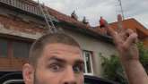 Úkolem bylo opravit střechu.