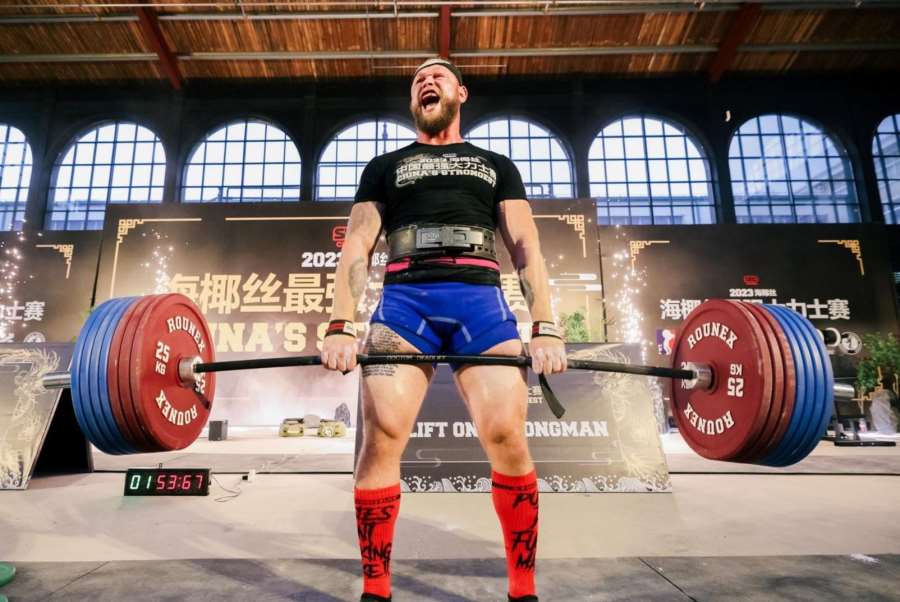 Umí urvat přes 400 kilo v rukách. Teď český silák psal historii v Číně, vyhrál zlato 