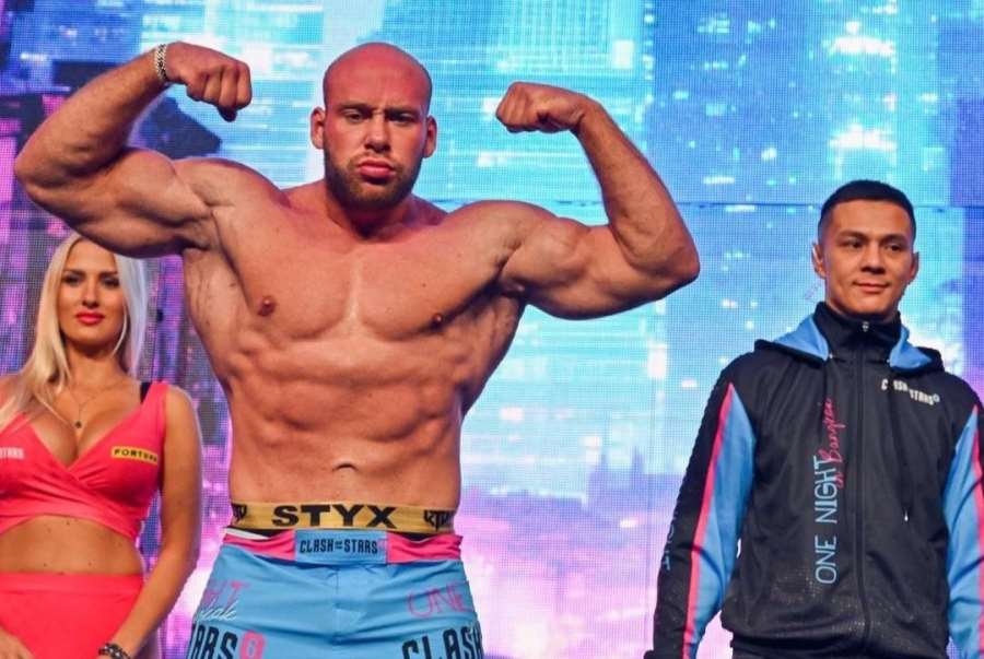 Titán z Clashe chce vzít útokem i box. Domlouvá si zápas ve Fight Night Challenge  