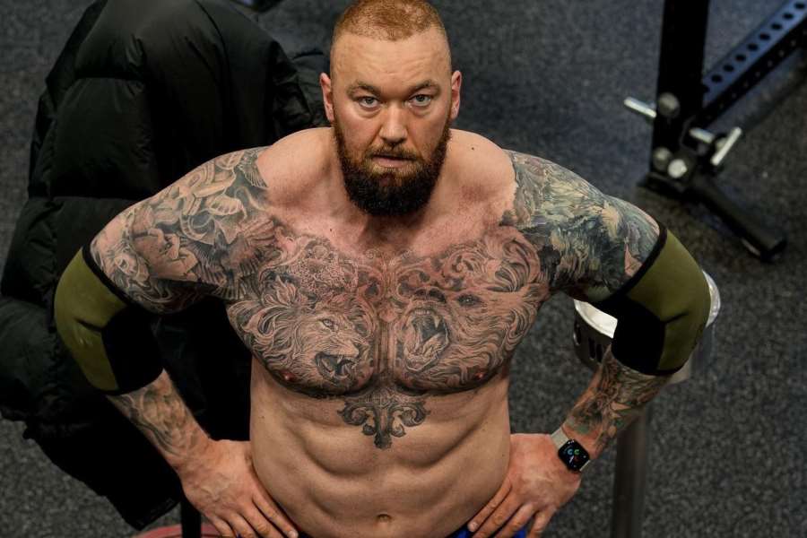Neuvěřitelná proměna pokračuje. Dvoumetrový islandský viking zbrojí na souboj gigantů