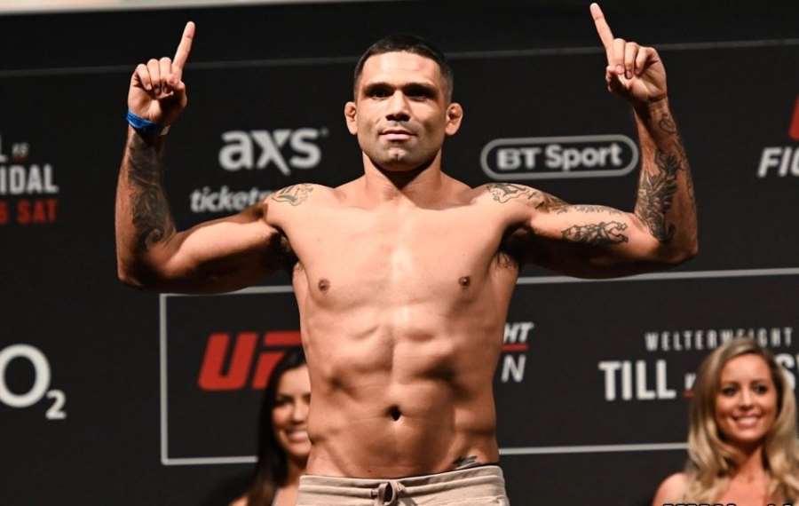 Do sportovního důchodu odešel ten, který jako první v UFC porazil šampiona Edwardse
