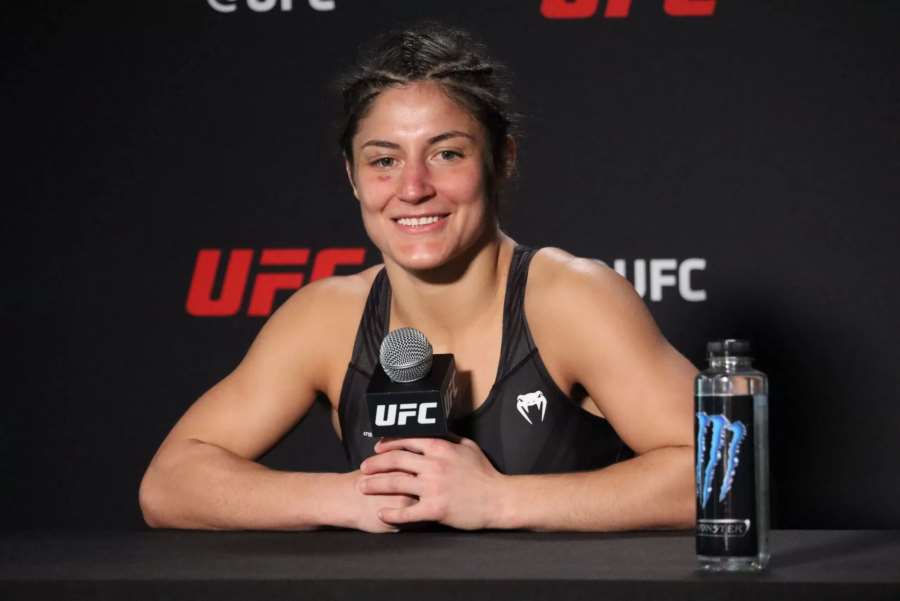 Bojovnice UFC potřebovala v zápase na záchod. Zápasníci jsou také lidé, smála se 