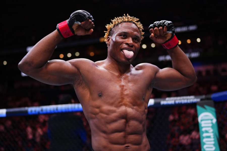 Třiadvacetiletá hrozba z UFC slaví další výhru. Soupeře umlátila lokty