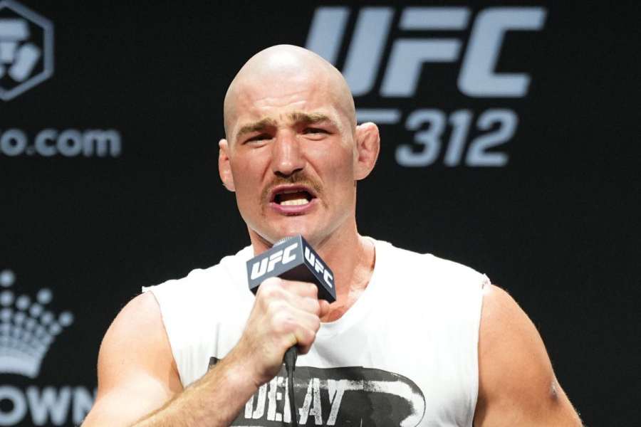 Velká slova. Jsem asi jediný, kdo může porazit Chimaeva, myslí si Strickland