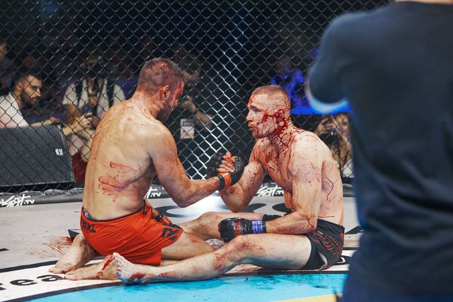 Čech předvedl životní výkon. Veterán UFC zažil v Ostravě horskou dráhu