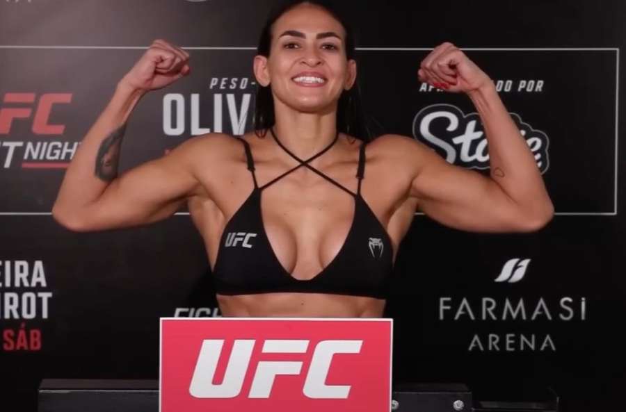 Brazilka zažila dokonalý debut v UFC. Nejprve zaujala na váze, poté i v boji