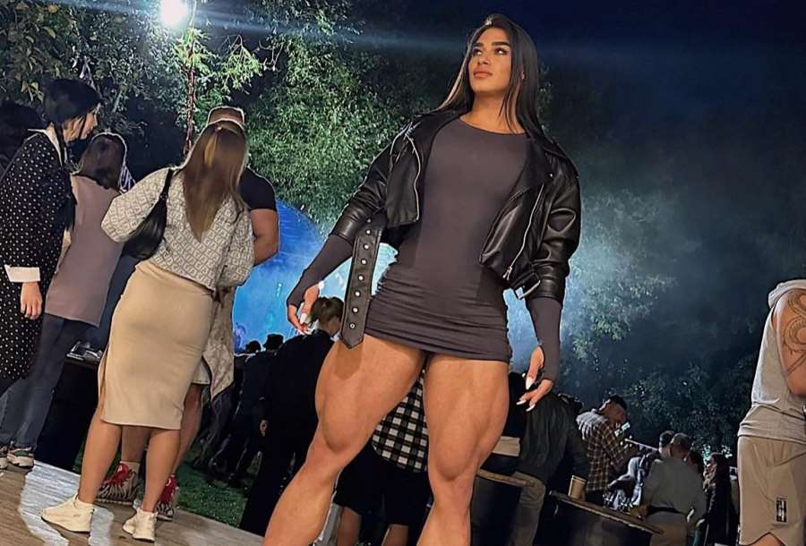 Porovnali stehna. Svalnatá kráska zastínila 200kilového obra