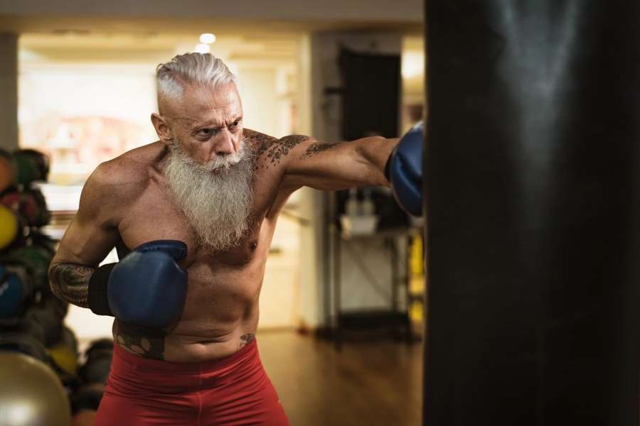 Neuvěřitelná motivace. 99letý děda vyrazil do obávaného gymu