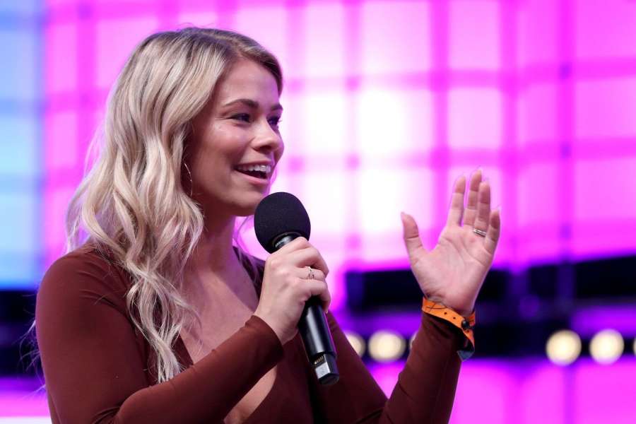 Slavná bojovnice se oblékla do pracovního. Podprsenku ale vynechala