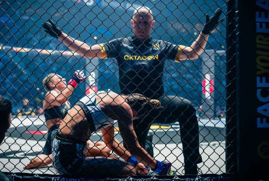 Slovenka v Oktagonu sežrala veteránku UFC. Byla bez šance