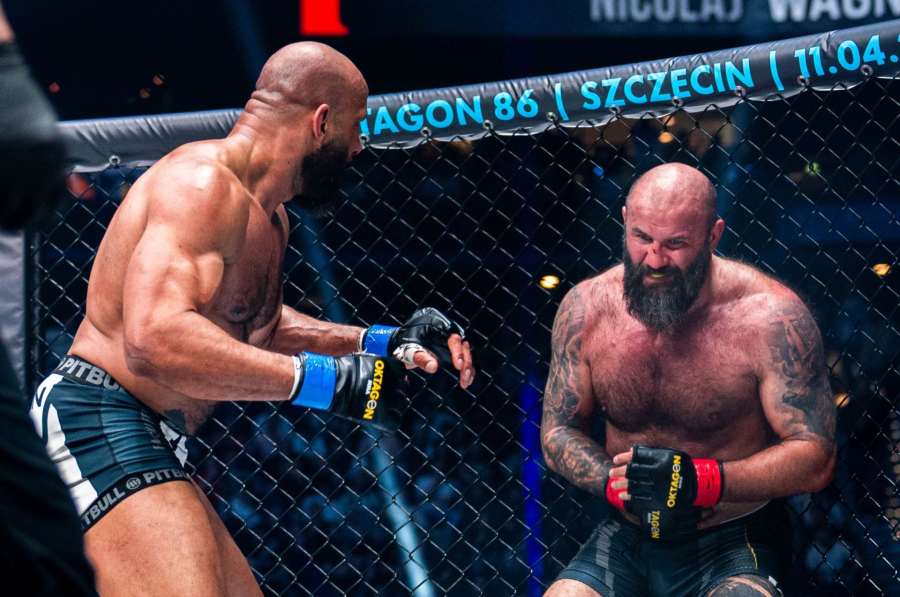 Těžké váhy se v Oktagonu utrhly, bolavé KO. Náhradník kývl na zápas v sobotu