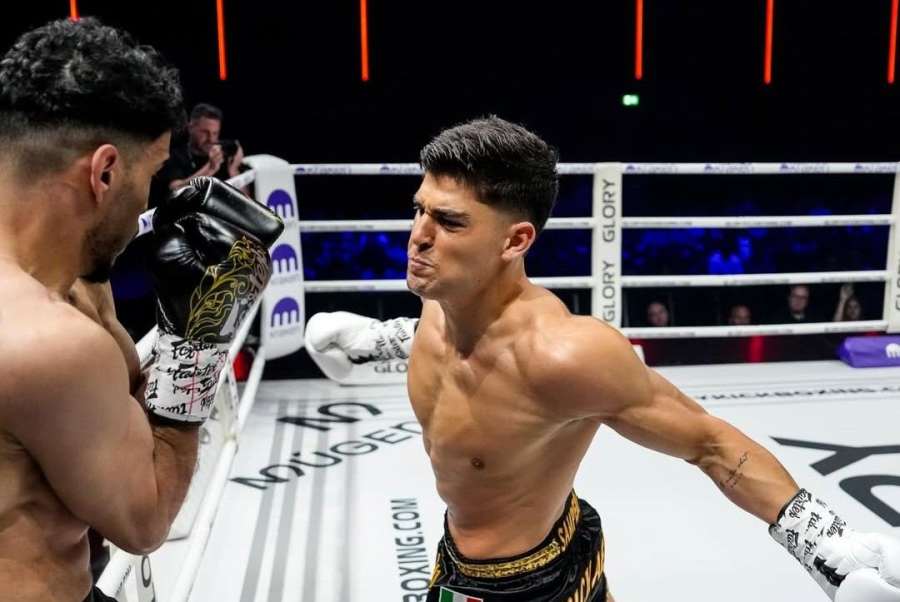 Kandidát na KO roku. Kickboxer zamrzl dřív, než padl na zem 