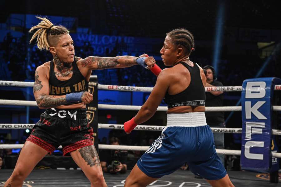 Holé pěsti trefovaly. Veteráni UFC a KO za 59 sekund. Předvedly se i ženy