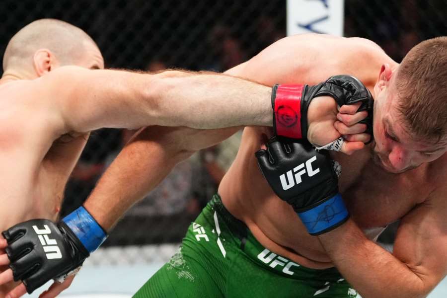 Rošáda v UFC, trůn má nového krále. O šampionovi rozhodla bitva na pěsti