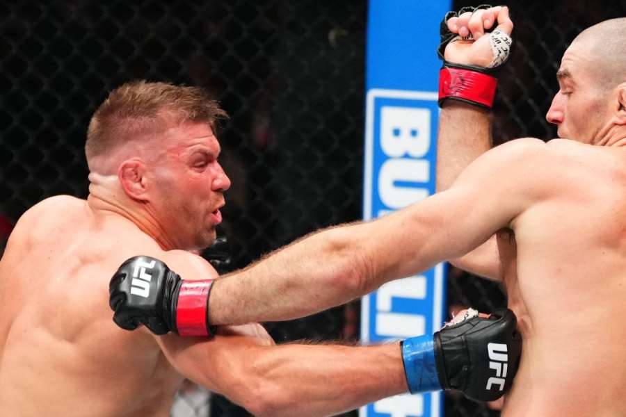 Netradiční pomocník. Trenér šampiona UFC používá na bojovníky elektrický obušek 
