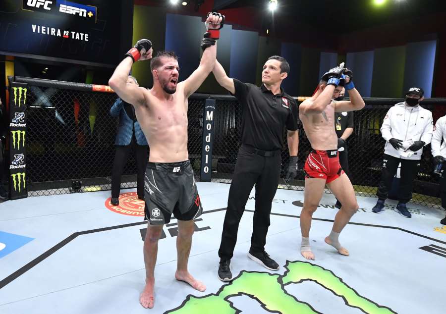 Premiérová výhra v UFC. Pak Američan pronesl kontroverzní komentář k Číňanovi 