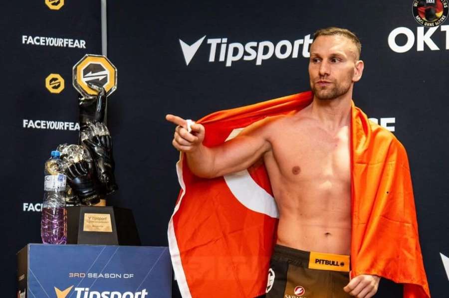 Milionové bitvě v Oktagonu nic nebrání. Veterán UFC splnil váhu