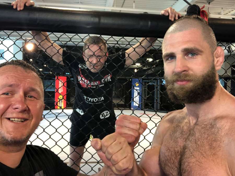  Procházka ladí formu v tréninkovém centru UFC a trenéři vaří. První šla na pekáč kuřata 