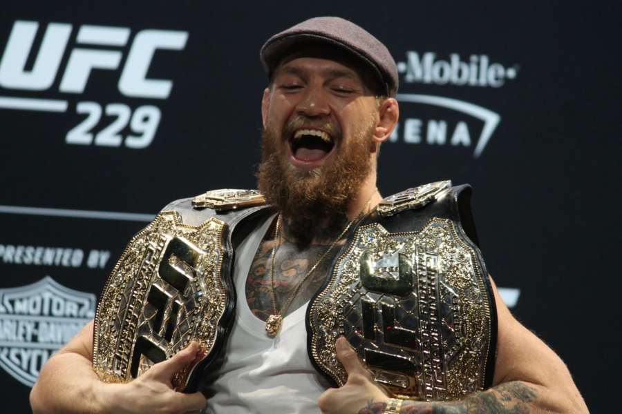 Ani se mě nedotkneš. Budu se ti smát do tváře, pálí McGregor před návratem  