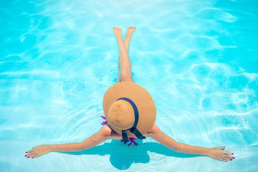 Fitness hvězda nemá zábrany. V posilovně cvičí výhradně nahá