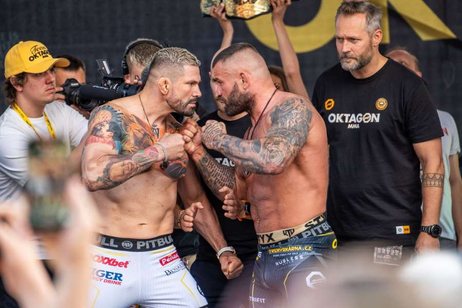 Vyhrocený staredown s Vémolou. Végh proti ránu otočil a ukázal ostrou tvář